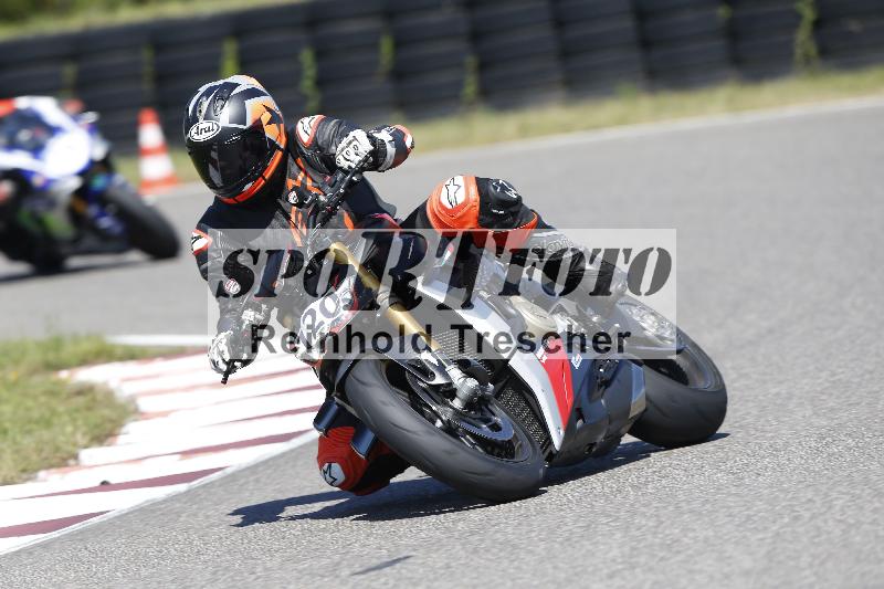 Archiv-2025/48 25.08.2025 Cornu Master School ADR/rot-rouge/120